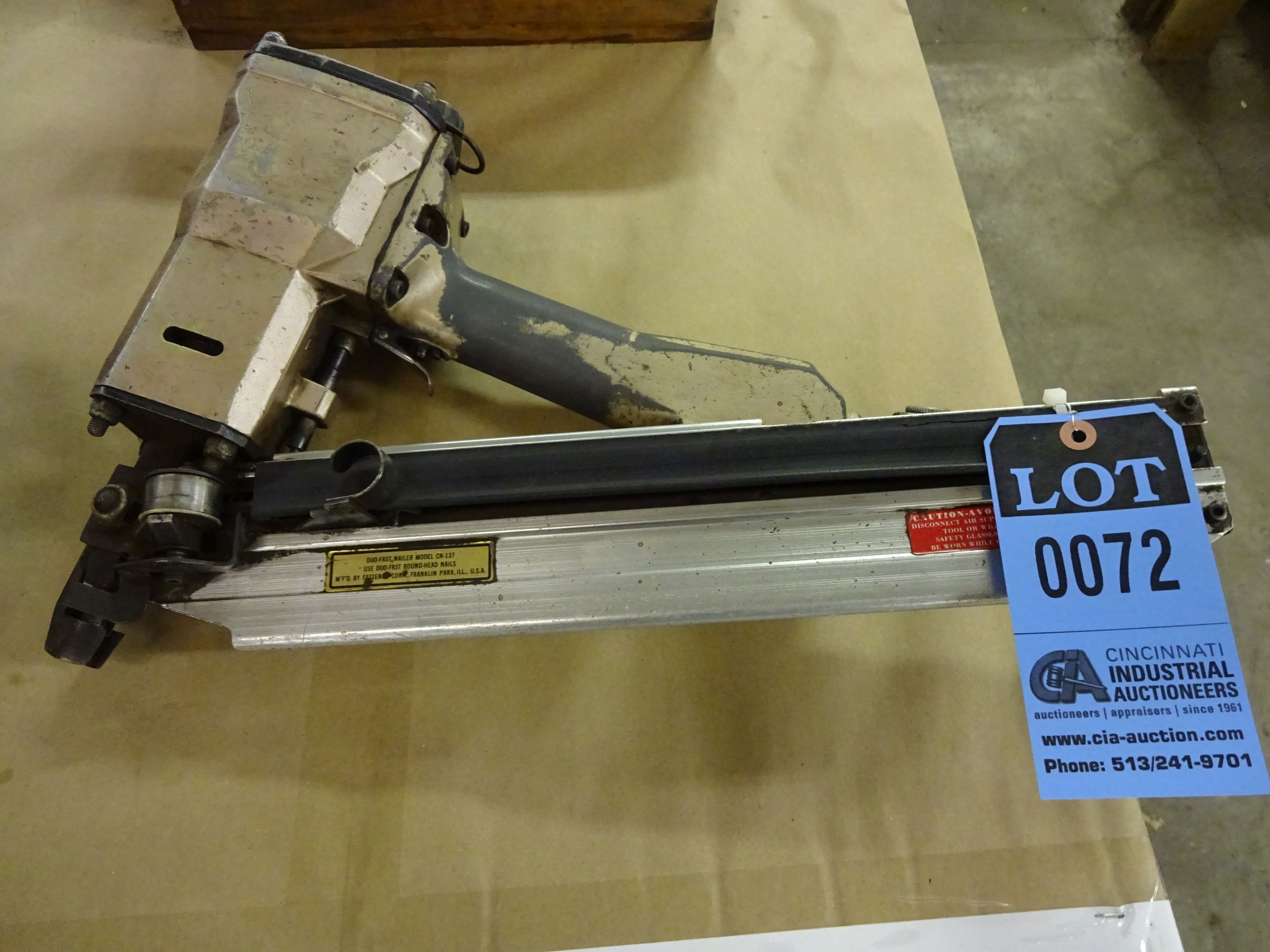 DUOFAST MODEL CN137 PNEUMATIC STROP NAIL FRAMING GUN