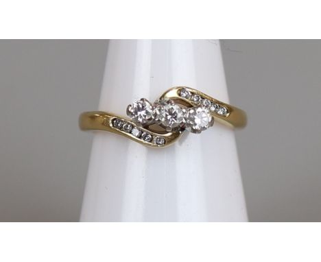 18ct gold diamond ring, size L