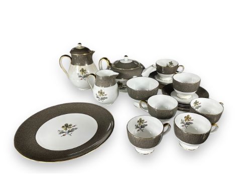 Wedgwood, Elaine pattern 23 piece tea service, to include; teacups, saucers, teapot (without lid), milk jug, sugar bowl etc. 