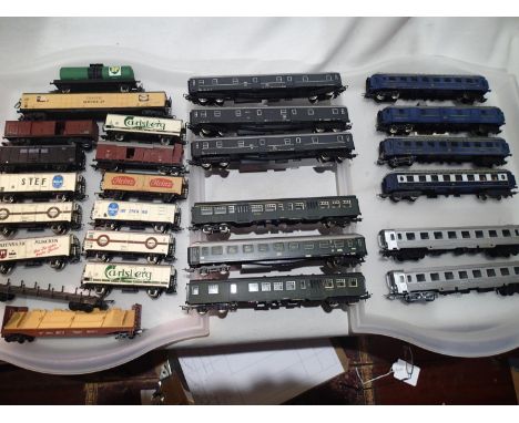 Twelve HO scale Continental Outline coaches and fifteen wagons, various makes, mostly in very good condition, unboxed. UK P&a