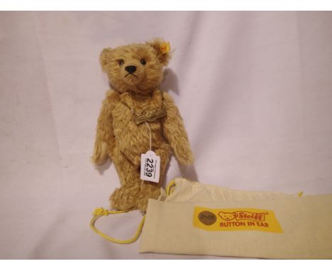 Steiff bear with jointed limbs, L: 29 cm, neck chain 1902 -2002 and linen bag. UK P&amp;P Group 1 (£16+VAT for the first lot 