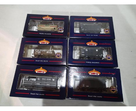 Six OO scale Bachmann wagons, all excellent condition, storage wear to boxes. UK P&amp;P Group 1 (£16+VAT for the first lot a