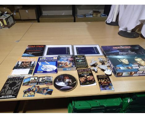 Star Trek related games, books, cards etc including issues 1-20 of Next Generation poster magazine. UK P&amp;P Group 3 (£30+V