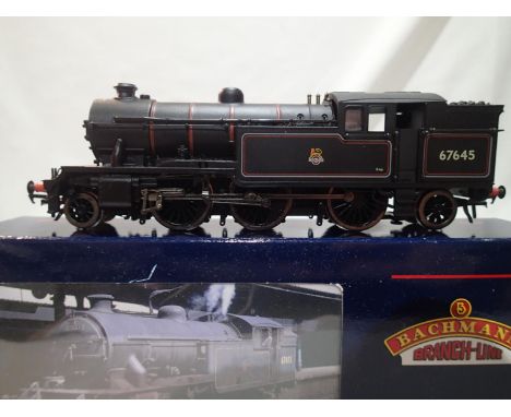 OO scale Bachmann 31-60, V1 tank, 67645 BR black, early crest, in excellent condition, no detail pack, box with wear. UK P&am