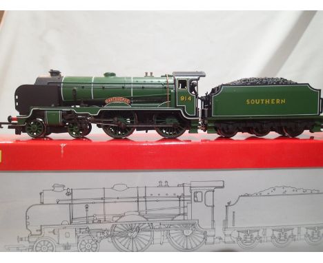 OO scale Hornby R2144 Schools Class, Eastbourne, 914, Southern green, excellent condition, detail fitted, no paperwork, box w