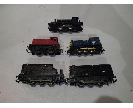 Five OO scale Shunting locomotives Lima 08 diesel with dummy, Black Mainline class 03 diesel blue Triang dock tank, repainted