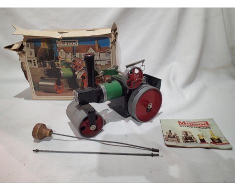 Mamod SRIA steam roller, Spirit Fired, complete with steering rod and extension rod, good condition with catalogue, box in po