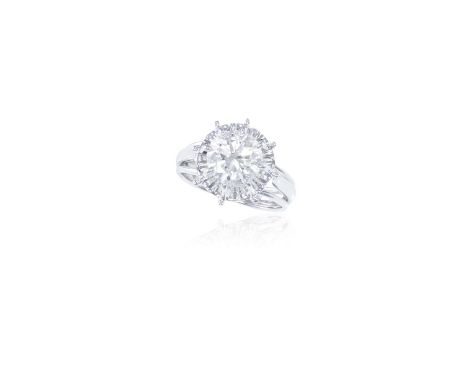 A DIAMOND SINGLE-STONE RINGThe round brilliant-cut diamond, weighing 2.10cts, within an eight-claw setting, to a trifurcated 