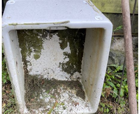 Two antique ceramic butlers sinks, 46 x 60 x 34cm.