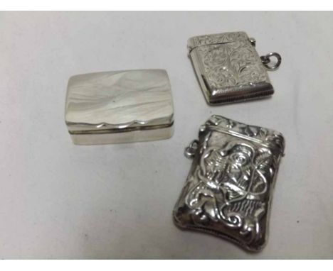 Mixed lot comprising a rectangular hinged snuff box of plain form, hallmarked Birmingham 1908, together with a further Birmin