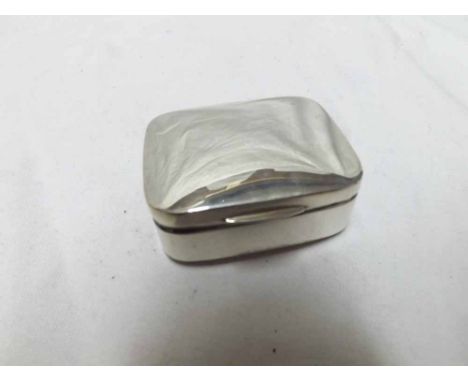 George V hallmarked Silver snuff box of rectangular form, with gilt lined two section interior, hallmarked Birmingham 1917, 2