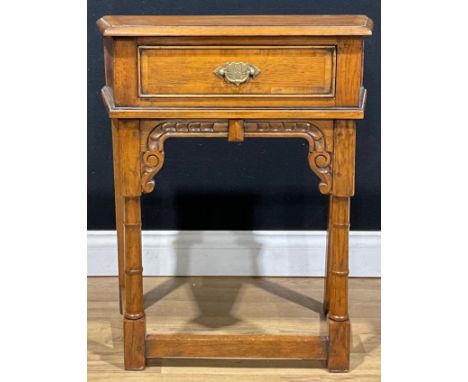 A Charles II style oak credence form lamp table, crossbanded top above a frieze drawer, 71cm high, 61cm wide, 30cm deep