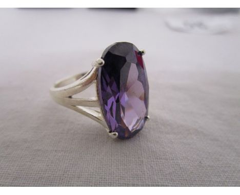 Silver amethyst set ring