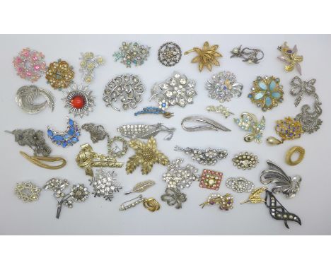Forty-seven vintage brooches 