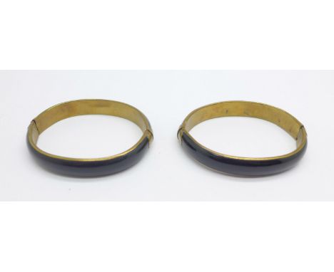 Two 19th Century mourning bangles, gilt silver and black enamel, elasticated 