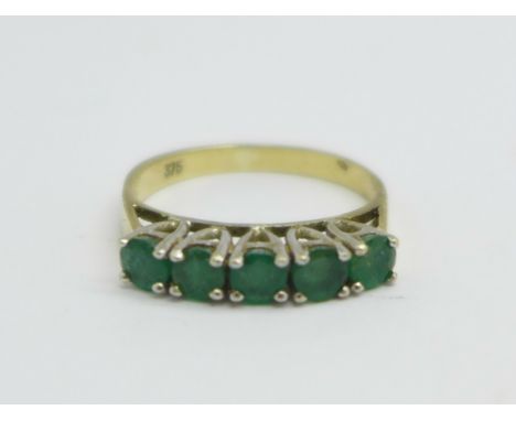 A 9ct gold, five stone emerald ring, 1.9g, K 