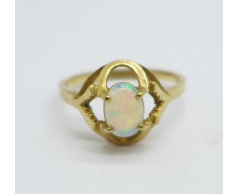 A 9ct gold and opal ring, 2g, N 