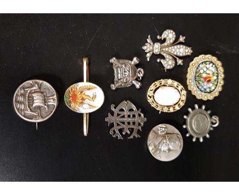SELECTION OF VINTAGE BROOCHES AND PENDANTincluding a Scottish Girls Association Galleon decorated brooch, a seed pearl set fl