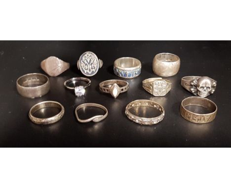 THIRTEEN SILVER RINGSof various designs including a German 1914 Vaterlands Dank ring, a Thai rotating niello decorated ring; 