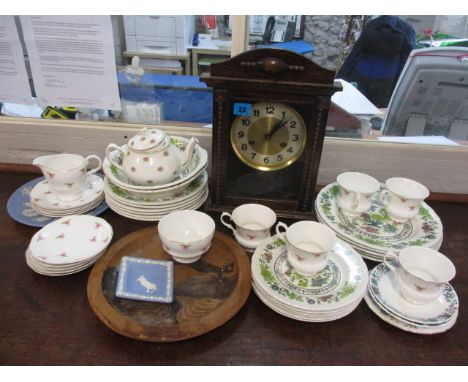 Mixed items to include an oak mantle clock, a pottery plate and mixed china