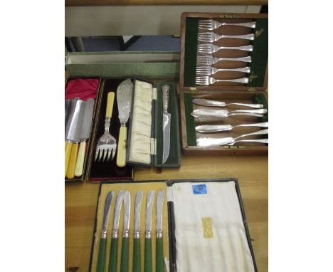 Mixed boxed silver plated cutlery and flatware to include fish servers