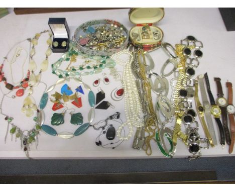 A quantity of mixed costume jewellery to include vintage chain belts, Art Deco style jewellery and a yellow metal chain, toge