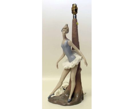 Lladro lamp. Condition report: see terms and conditions
