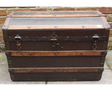 An early 20th century wooden bound domed top trunk, with metal corners. 77 cm wide
