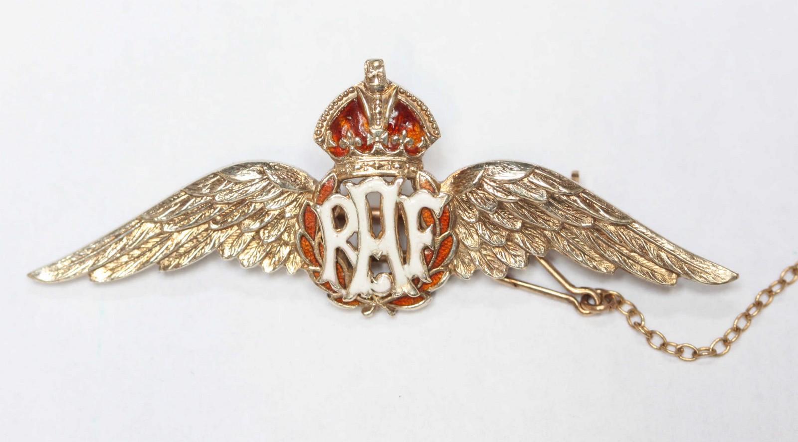 A WWII era 9ct gold RAF wings sweetheart brooch, with enamel RAF
