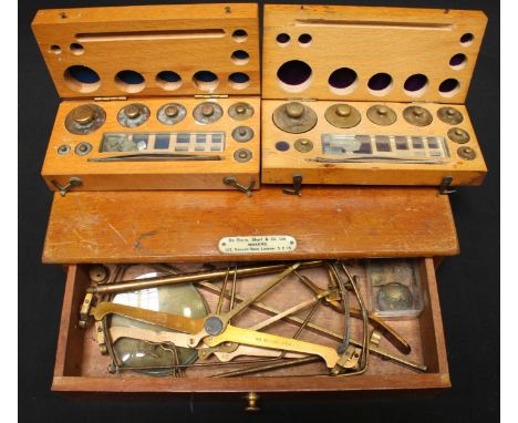 A set of jewellery weighing scales, together with two sets of cased weights. (3)