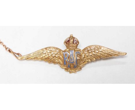 A WWII era 9ct gold RAF wings sweetheart brooch, with enamel RAF letters and crown, with safety chain. 4.2 grams