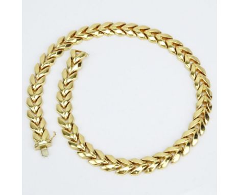 Vintage Italian 14 Karat Yellow Gold Chevron Link Necklace. Stamped Italy 585. Good condition. Measures 16-1/2" L, 3/8" W. Ap