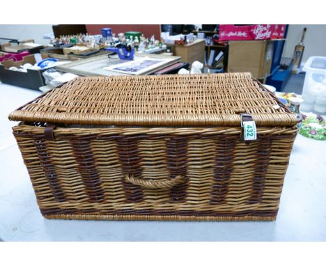 Large Wicker Picnic Hamper 