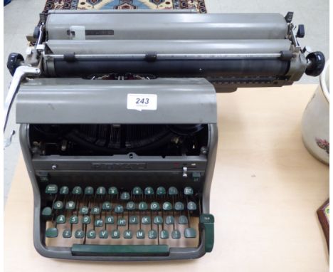 A 'vintage' Royal typewriter      SR 