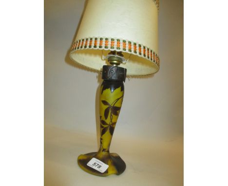 Andre de Latte, 20th Century French cameo glass lamp base with acid etched leaf decoration, patinated metal mount