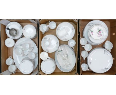 A large quantity of Japanese tea and dinner ware: Japanese tea and dinner ware to include plates, cups, saucers, servers, sid