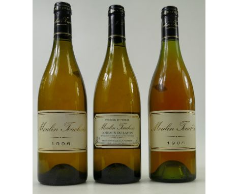 A private collection of wines to include: 1996 Moulin Touchais Coteaux Du Layon x 2 together with 1985 aged similar item, Fre