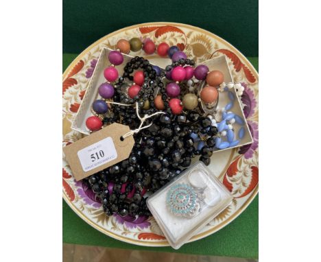 Sel. of dress jewellery incl. silver ring, sel. of Jet and black glass beads etc.