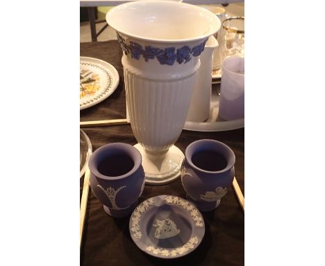 Four pieces of Wedgewood to include Jasperware and a Queens Choice vase. Not available for in-house P&amp;P, contact Paul O'H