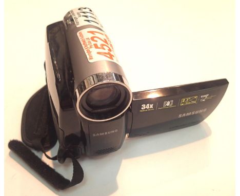 Samsung digital cam with 34 x optical zoom, no cables. P&amp;P Group 2 (£18+VAT for the first lot and £3+VAT for subsequent l