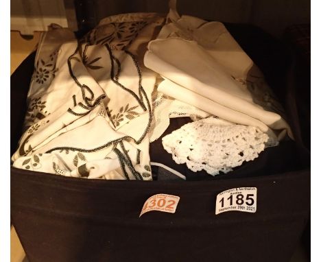 Box of mixed vintage linens lace etc. Not available for in-house P&amp;P, contact Paul O'Hea at Mailboxes on 01925 659133 