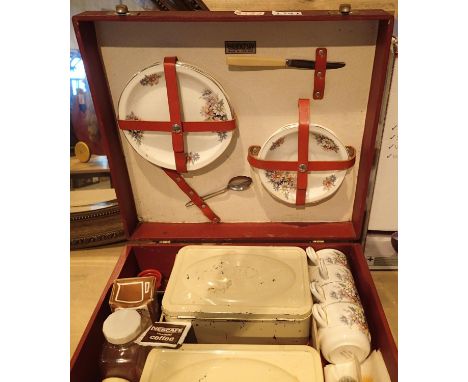 Brexton vintage picnic set. Not available for in-house P&amp;P, contact Paul O'Hea at Mailboxes on 01925 659133 