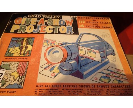 Chad valley projector and a selection of children's jigsaws. Not available for in-house P&amp;P, contact Paul O'Hea at Mailbo