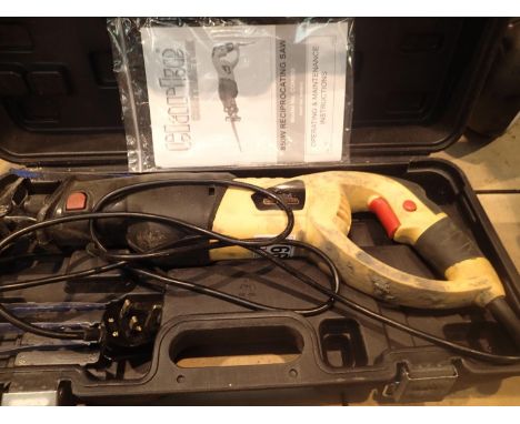 Clarke contractor 850w reciprocating saw. Not available for in-house P&P, contact Paul O'Hea at Mailboxes on 01925 659133Cond