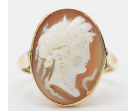 A 9ct gold shell cameo ring, 18 x 15mm, O-P, 3.5gm. 