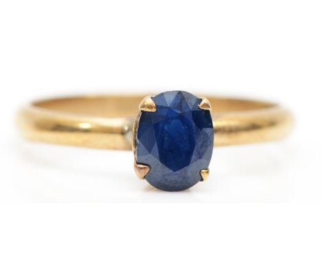 A 14K gold sapphire single stone ring, J, 1.2gm 