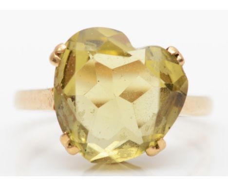 A 9ct gold heart shaped citrine cocktail ring, M-N, 3.3gm. 