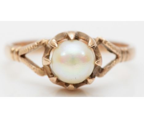 A 9ct gold cultured pearl dress ring, O-P, 2.2gm. 