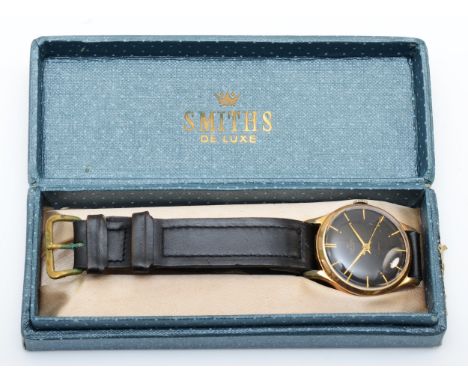 Smiths De Luxe, a gold plated manual wind gentleman's wristwatch, with black dial, 32mm, original box 
