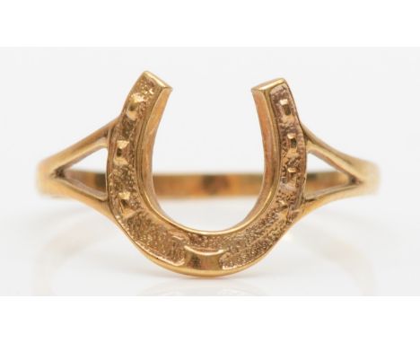 A 9ct gold horseshoe ring, P, 1.3gm. 
